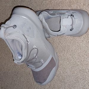 Like New Under Armor 5 1/2 Youth. Slio on. Tan clay color. Excellent condition